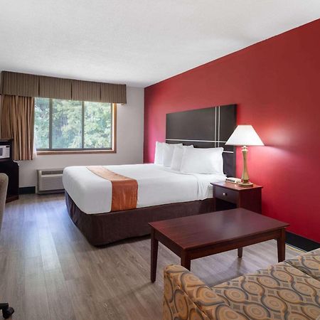 Travelodge By Wyndham Меррілл Екстер'єр фото