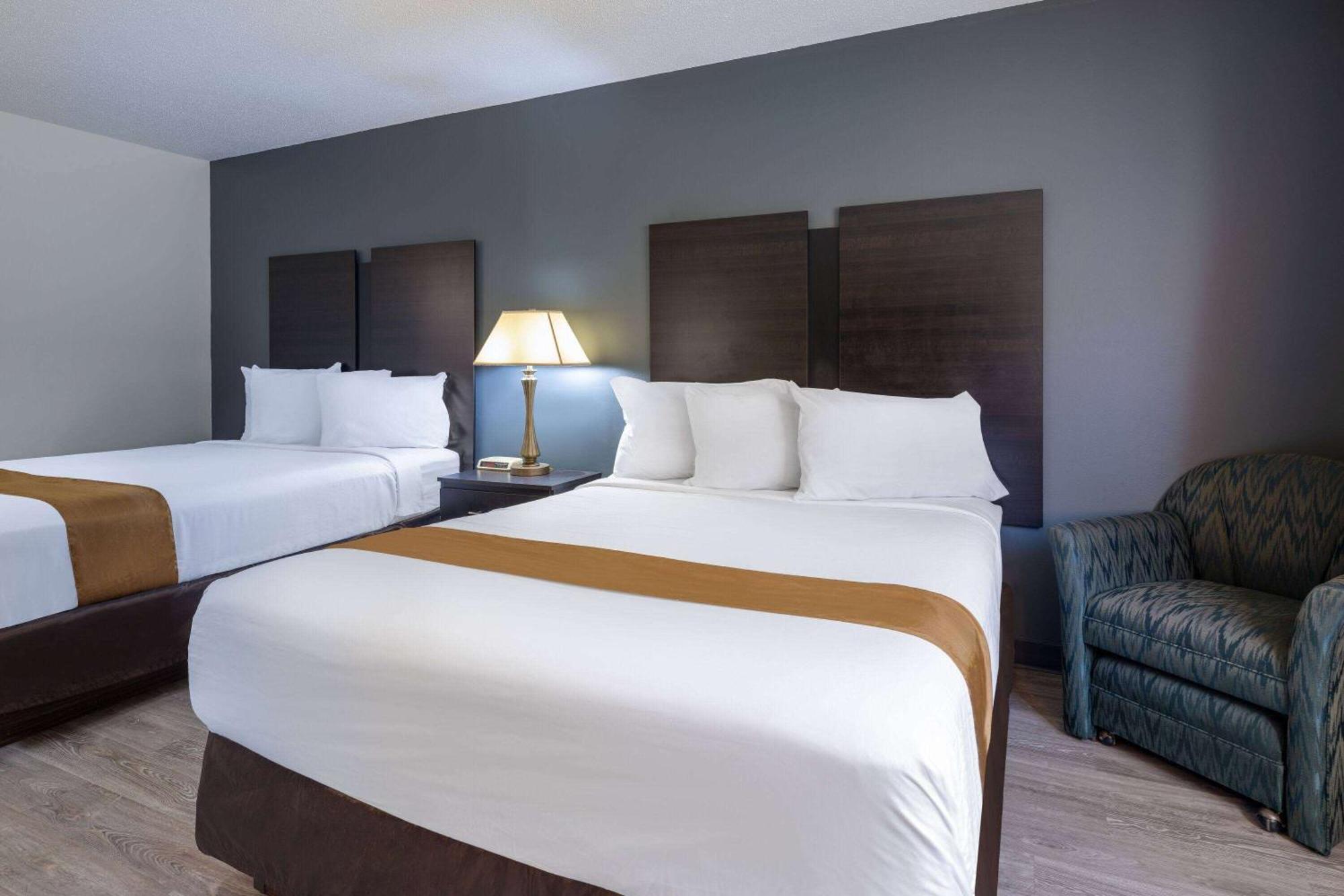 Travelodge By Wyndham Меррілл Екстер'єр фото