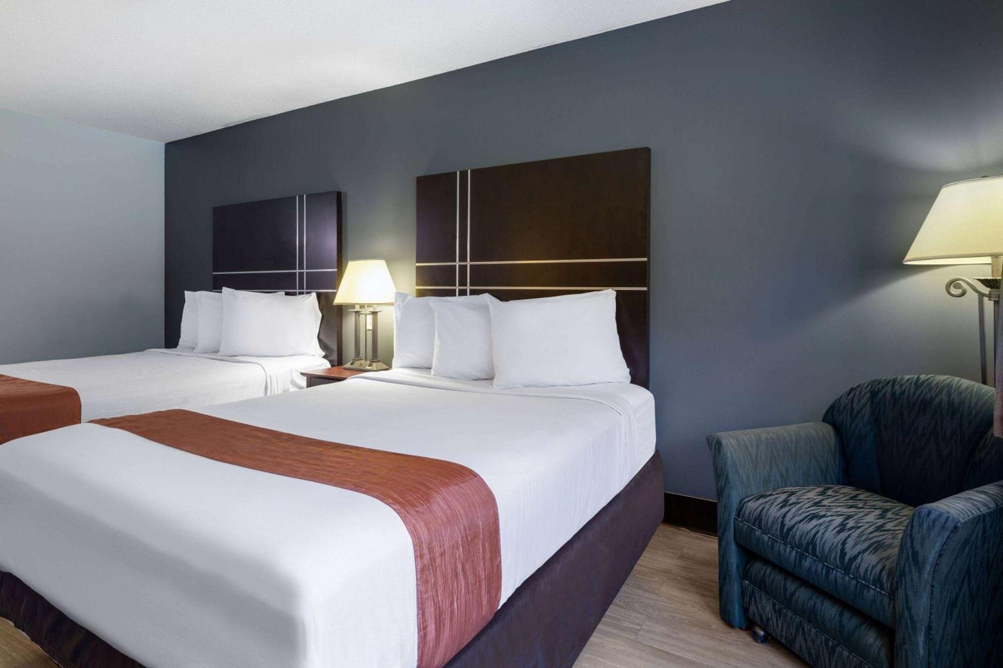 Travelodge By Wyndham Меррілл Екстер'єр фото