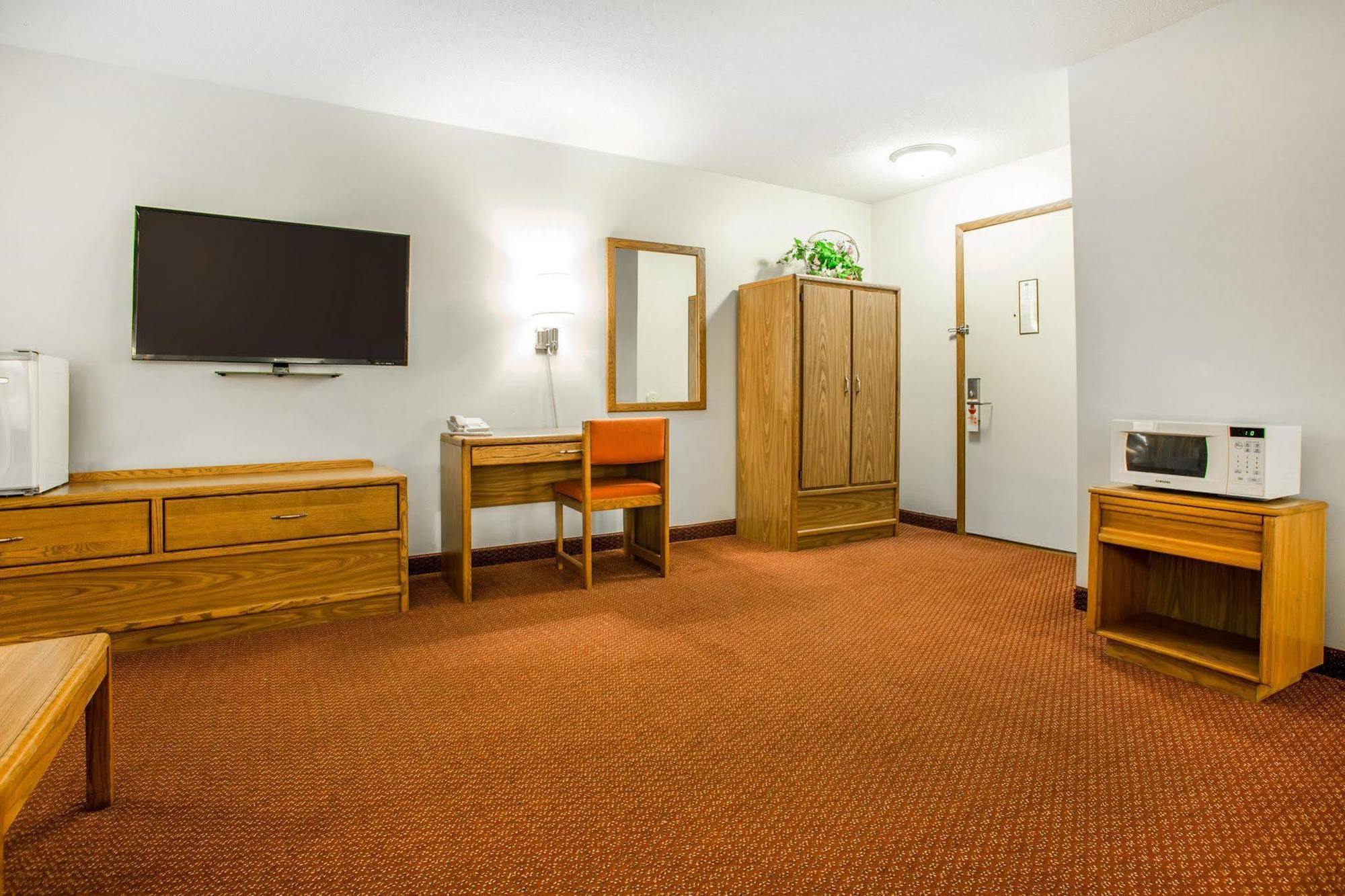 Travelodge By Wyndham Меррілл Екстер'єр фото