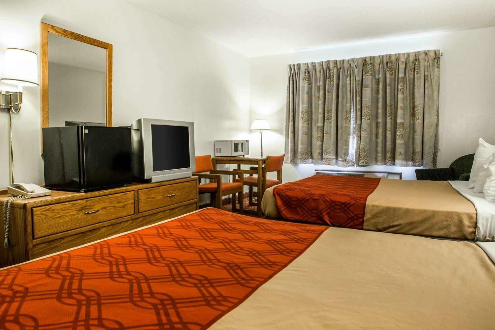 Travelodge By Wyndham Меррілл Екстер'єр фото